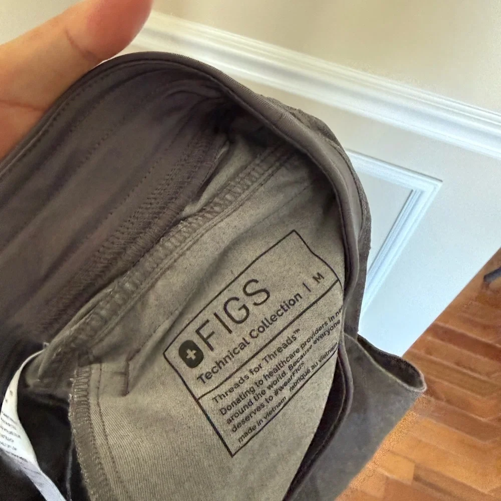 Men’s Gray FIGS Axim Cargo Scrub Straight Leg Pants With Pockets Size Medium